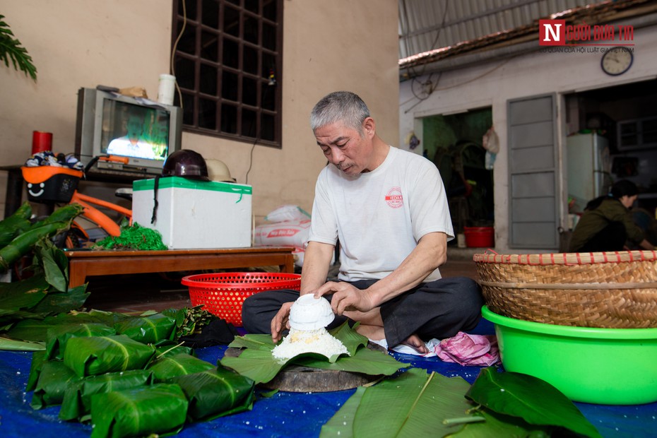 Làng nghề bánh chưng hối hả ngày cận tết