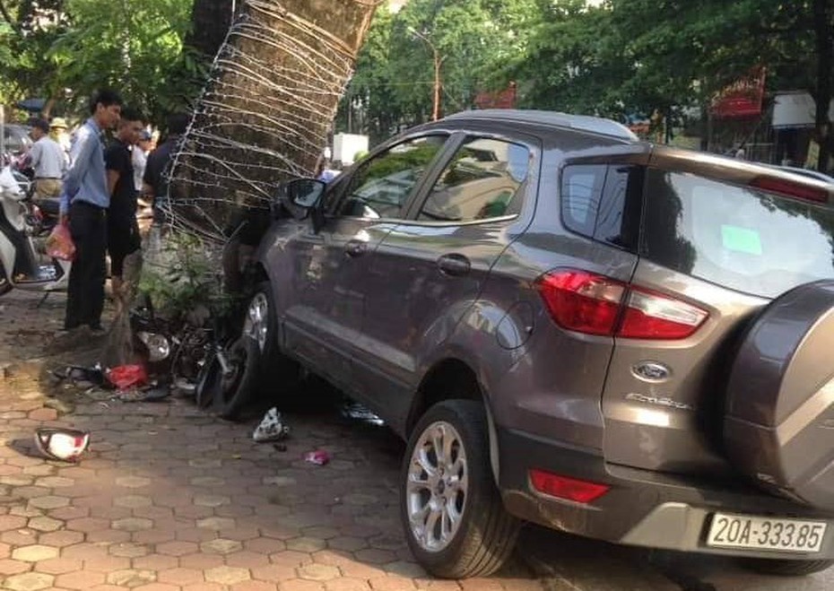 Thái Nguyên: "Xe điên" gây tai nạn liên hoàn húc văng xe máy khiến 3 người bị thương