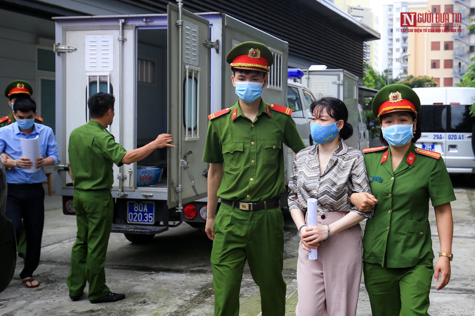Hình ảnh đầu tiên các bị cáo trong vụ buôn lậu tại Nhật Cường