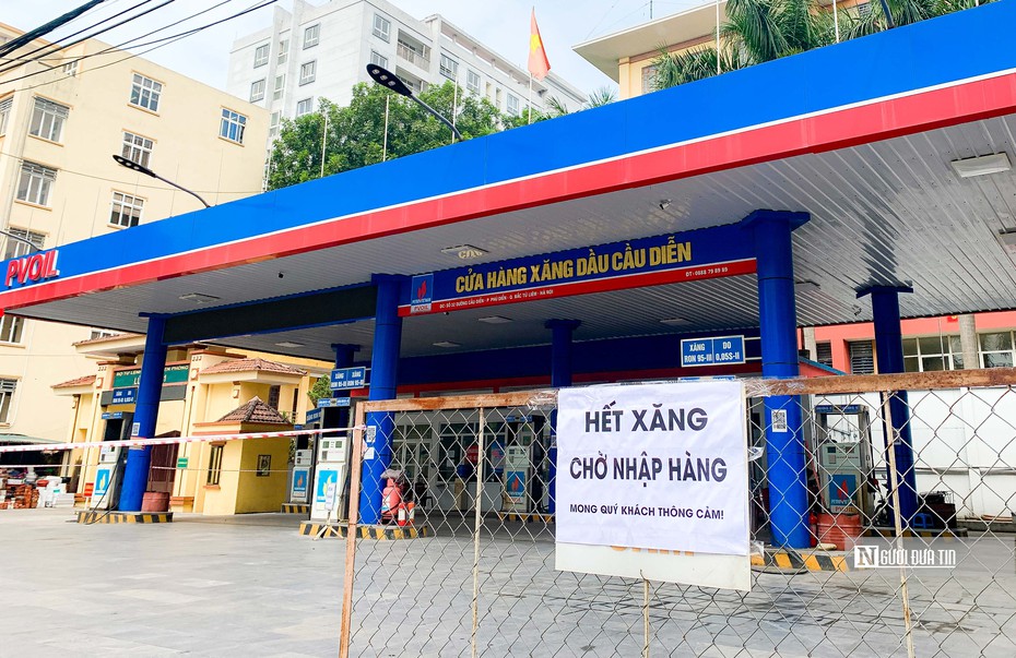 Hà Nội: Đại lý bán xăng "nhỏ giọt" trước giờ điều chỉnh giá
