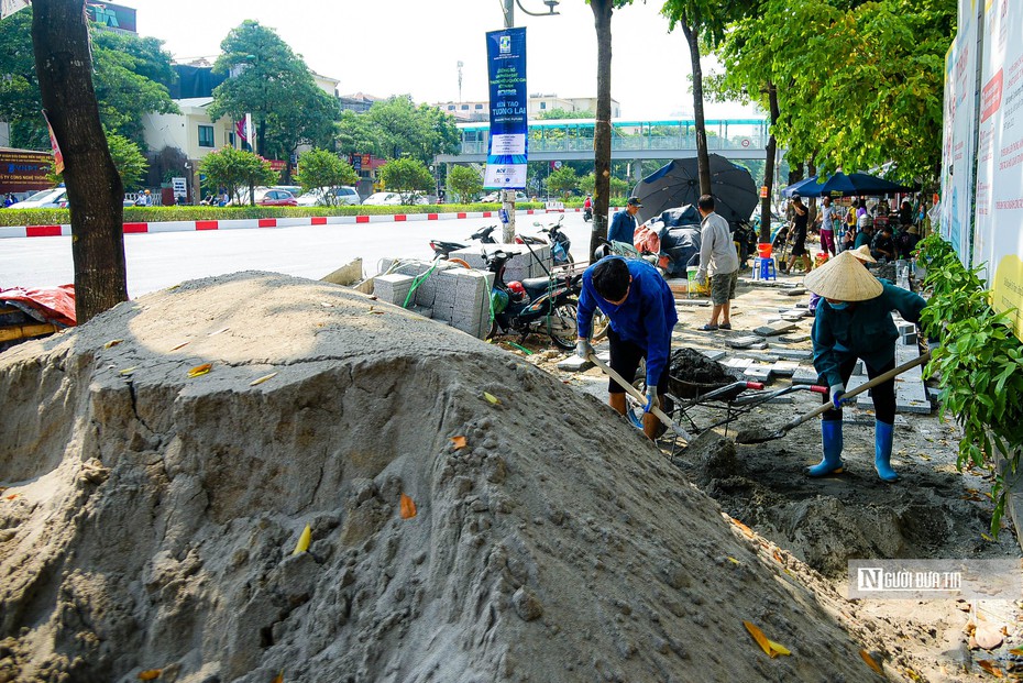 Cử tri Hà Nội đề nghị đánh giá lại đá lát vỉa hè "siêu bền"