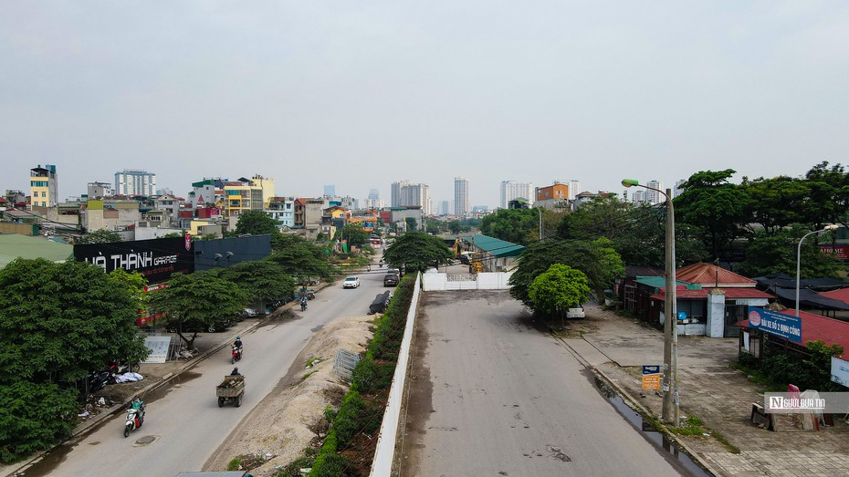 500m tường bê tông mọc lên giữa con đường "đắp chiếu" hơn 10 năm