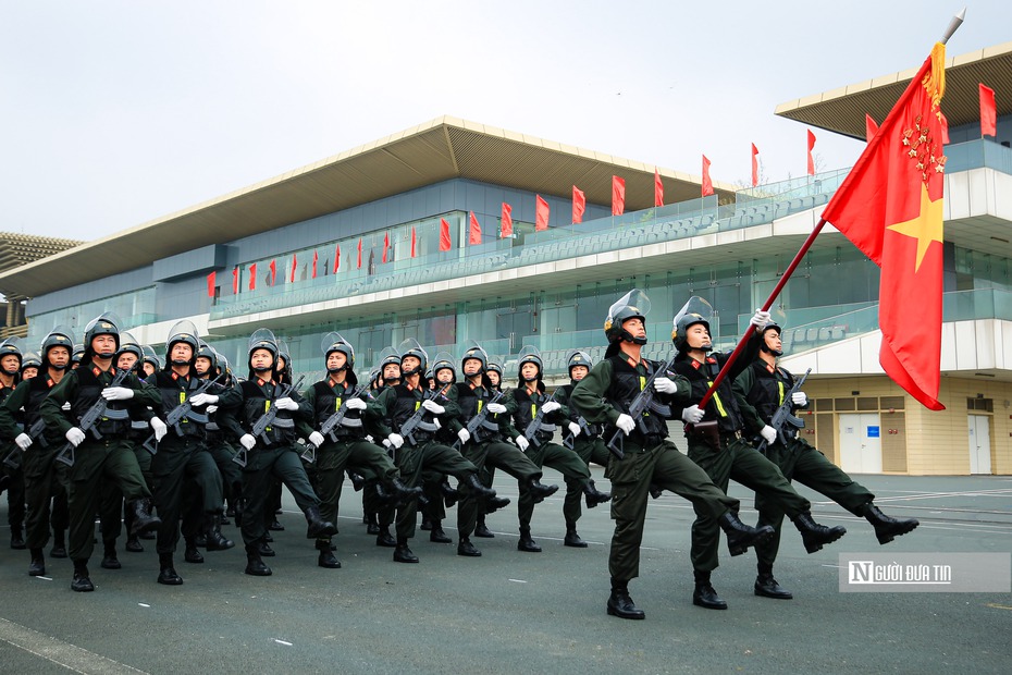 Mãn nhãn xem màn diễu hành oai nghiêm của lực lượng Cảnh sát cơ động
