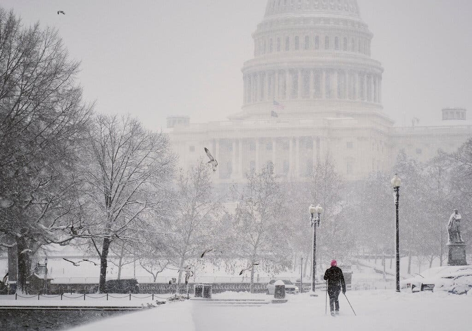 Bão tuyết và Covid-19 trì hoãn mở cửa trường học tại Washington D.C.