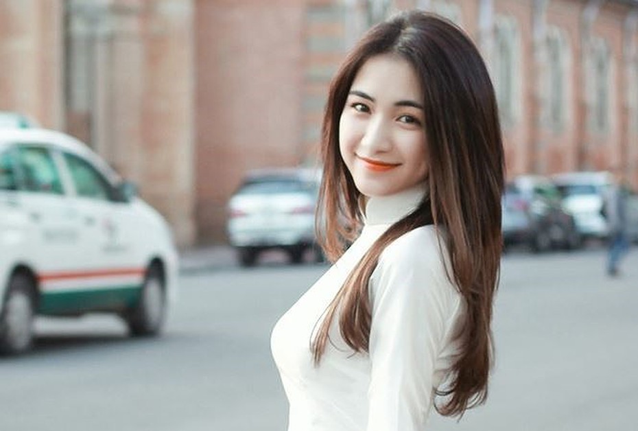 Hoà Minzy phản ứng trước gán ghép của dân mạng với Công Phượng