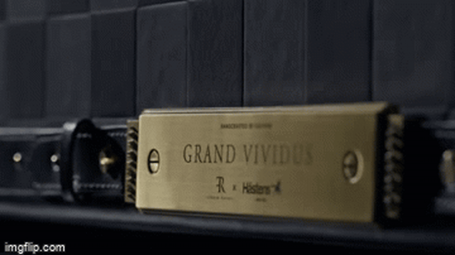 Thử cảm giác nằm trên chiếc đệm có giá 9,16 tỷ đồng