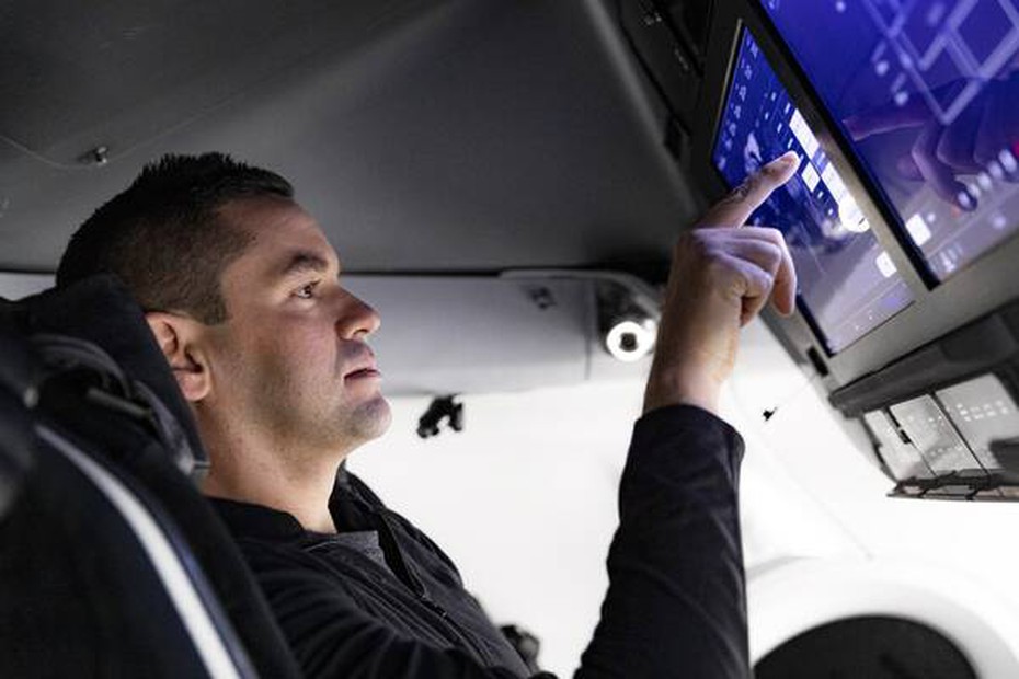 Tỷ phú Mỹ mua toàn bộ chuyến bay SpaceX để đi vòng quanh vũ trụ