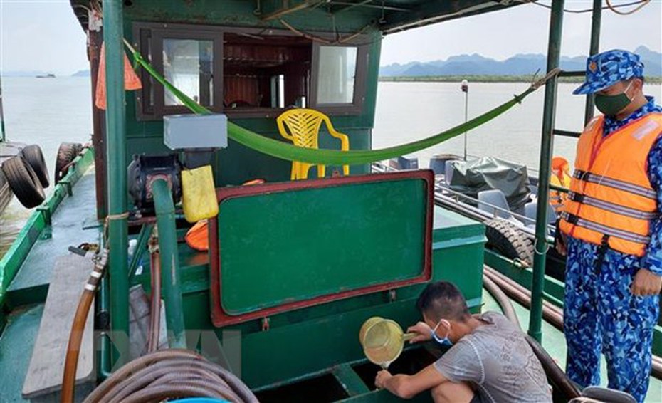 Tạm giữ 25.000 lít dầu DO không rõ nguồn gốc