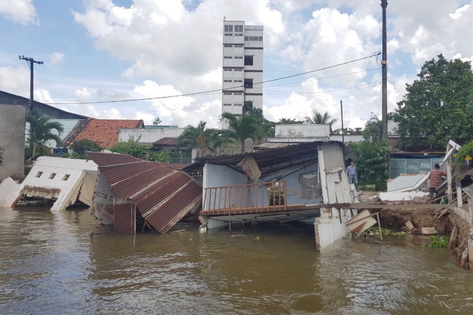 Sạt lở tại Cần Thơ, 5 căn nhà bị “nuốt chửng”