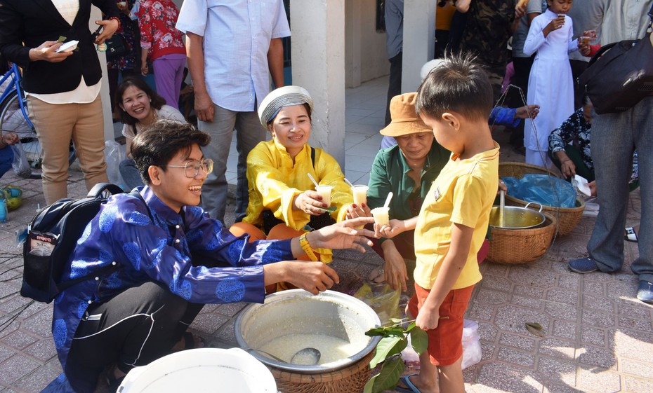 Phiên chợ lấy lá thay tiền "có một không hai" ở Tây Ninh