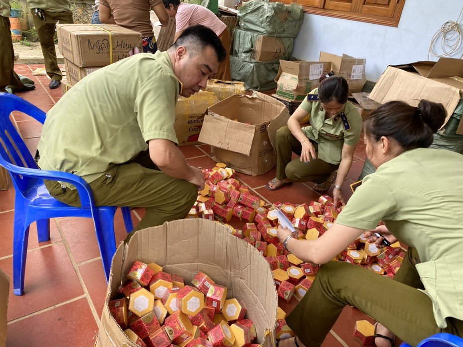 Thu giữ hơn 20.000 sản phẩm dưỡng da, bột tắm trắng nhập lậu sắp tuồn ra thị trường