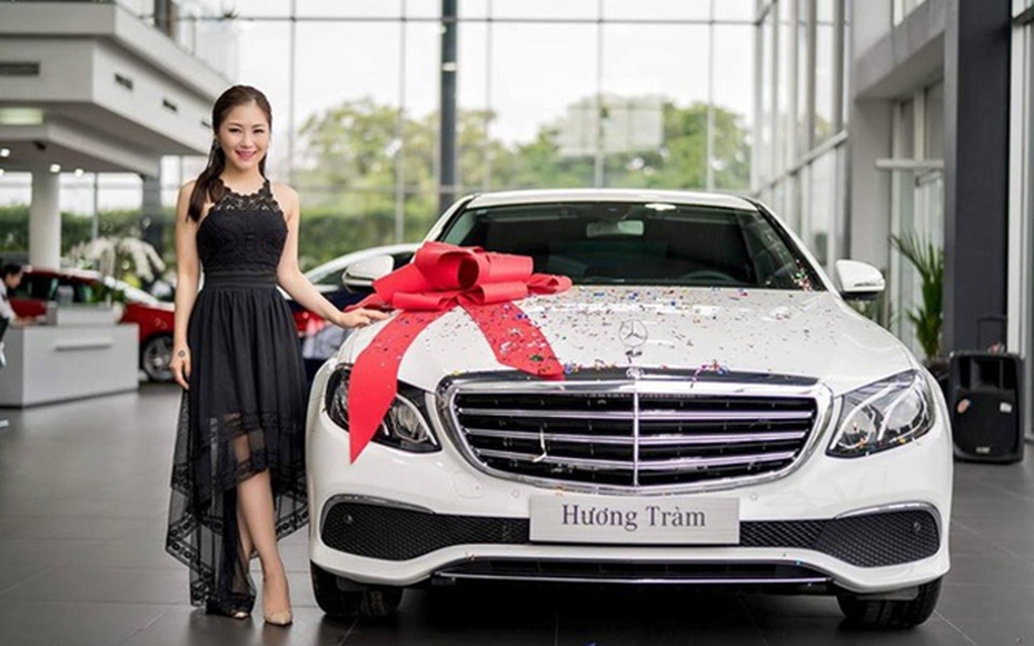 Bóc giá xế hộp sang trọng Hương Tràm mua khi "em chưa 20"