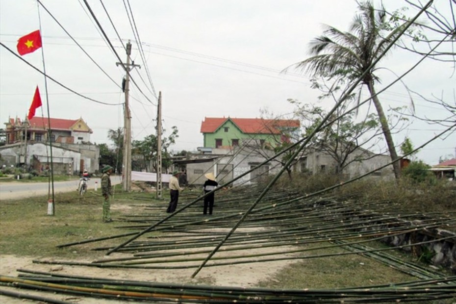 Thương tâm 3 thanh niên đi dựng cây nêu Tết thuê bị điện giật thương vong