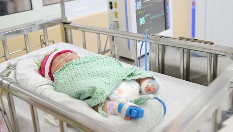 Thương tâm bé sơ sinh bị bỏ rơi ở Long Biên, Hà Nội