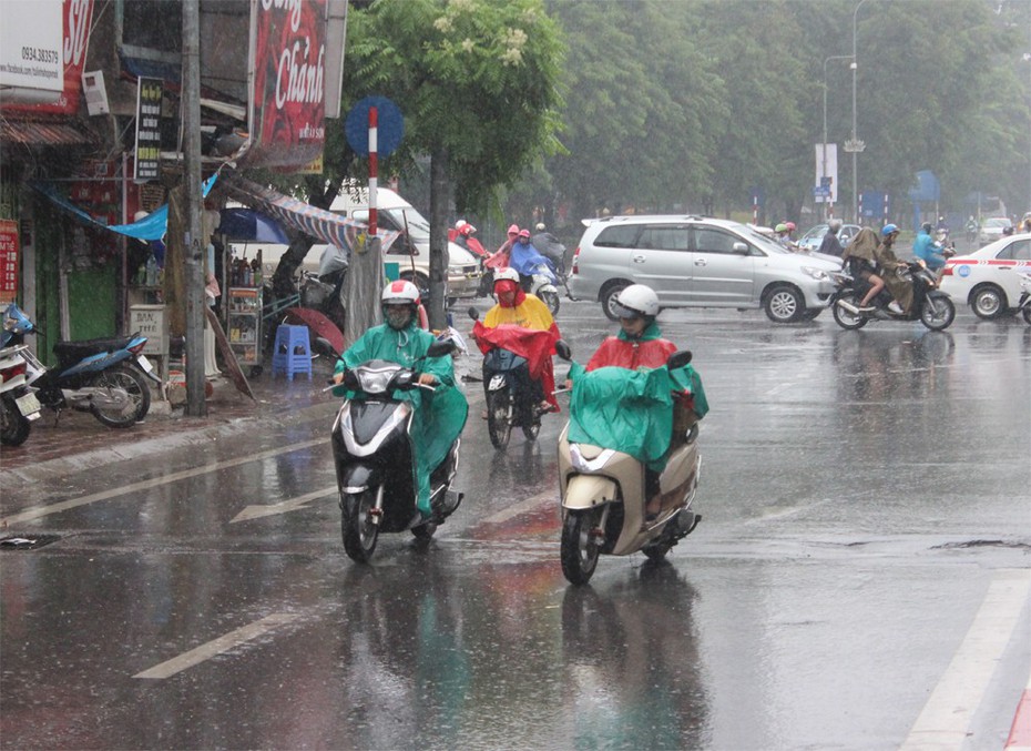 Dự báo thời tiết ngày 15/6/2021: Bắc Bộ mưa dông, Trung Bộ tiếp tục nắng nóng