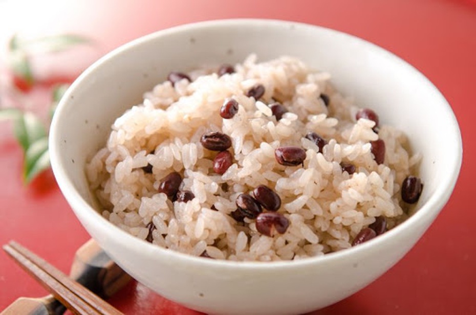 Nấu cơm chỉ cần cho 1 trong 3 thứ này đảm quý như "thuốc bổ"
