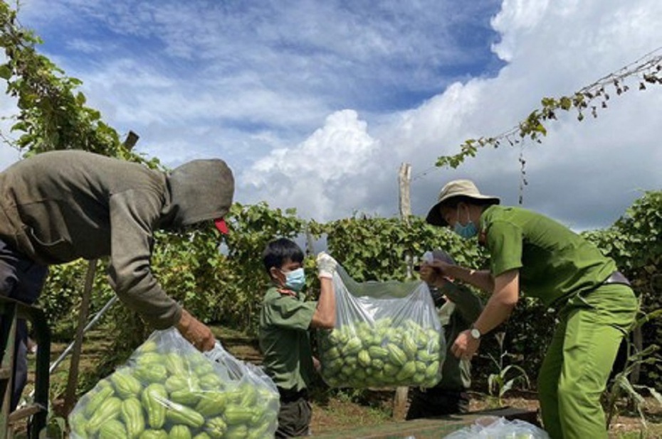 Tình người trong mùa dịch: Không giàu có về tiền bạc nhưng chắc chắn giàu tấm lòng nhân ái