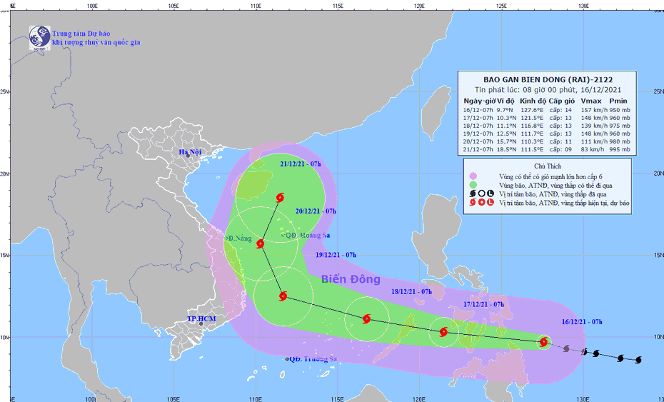 Bão Rai liên tục mạnh lên áp sát Biển Đông