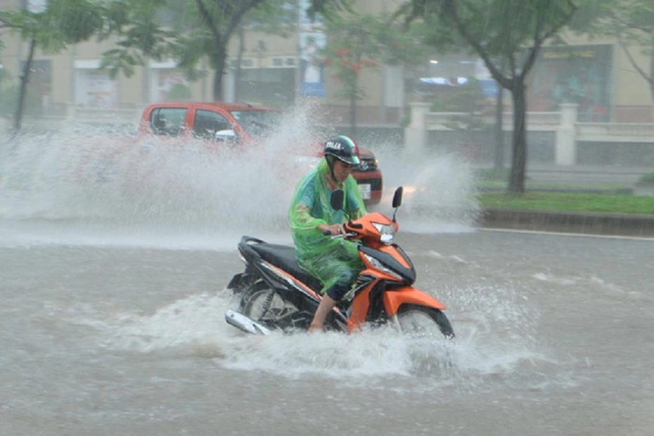 Miền Bắc chìm trong mưa to kéo dài, có gì bất thường?