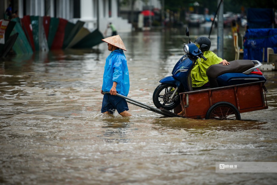 Hà Nội nắng đẹp trước khi đón mưa to