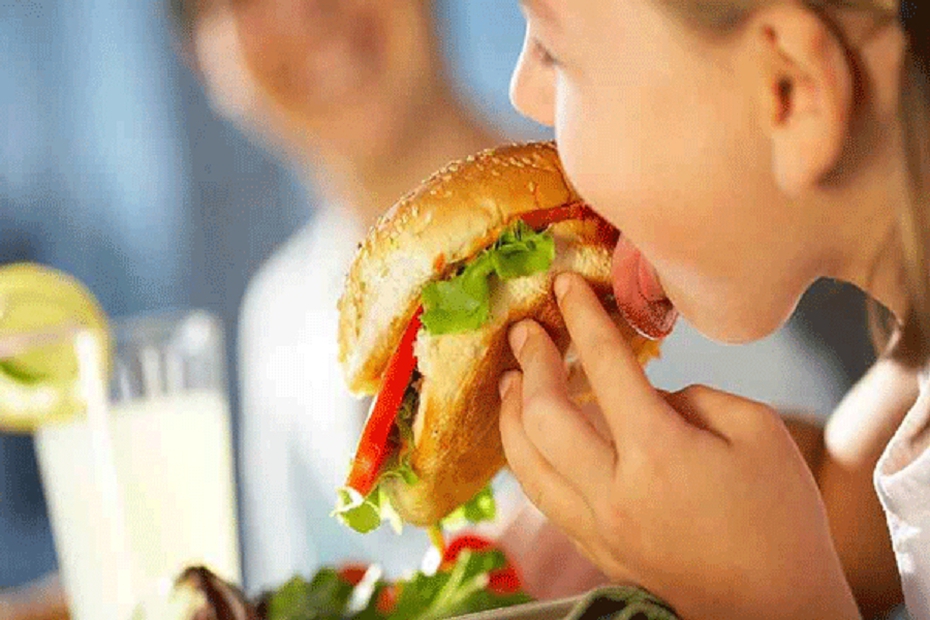 Những thói quen ăn uống nên ngừng ngay kẻo "rước bệnh vào thân"