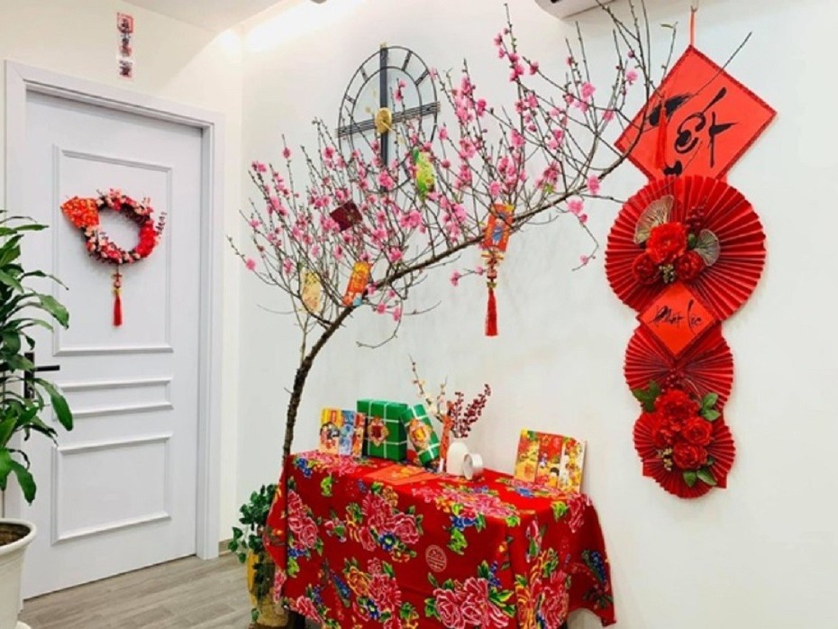 Chỉ cần thêm thứ này vào bình, lọ hoa nhà bạn sẽ tươi rói cả tuần Tết