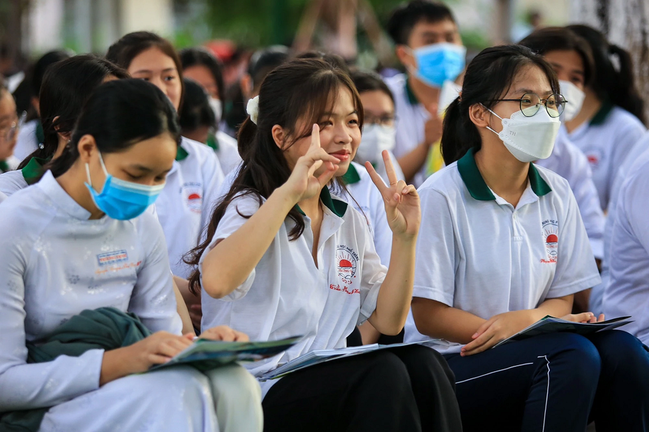 Bản tin 14/2: Triển khai dạy học và ôn tập theo định dạng đề tốt nghiệp THPT từ năm 2025