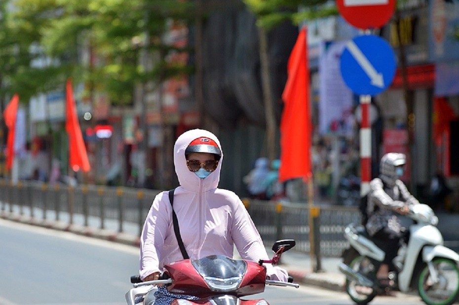 Dự báo thời tiết ngày 20/4/2024: Miền Bắc ngày nắng nóng, đêm mưa dông