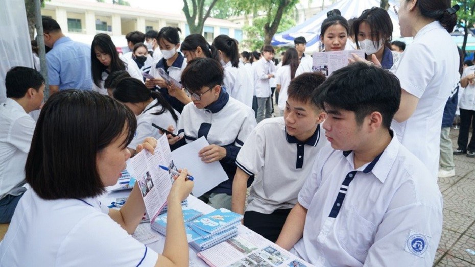 Bản tin 6/5: Các trường đại học không được thu phí “giữ chỗ”