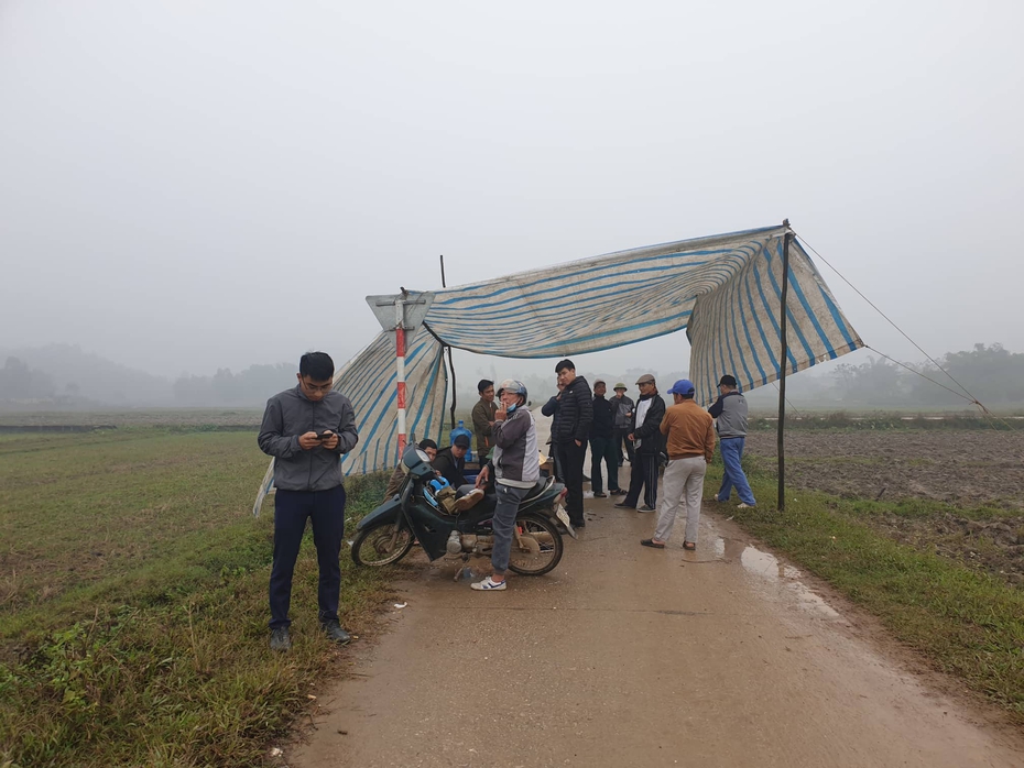 Người dân tiếp tục chặn xe vào bãi rác Nam Sơn: Thủ đô lại đứng trước nguy cơ bị “bức tử”