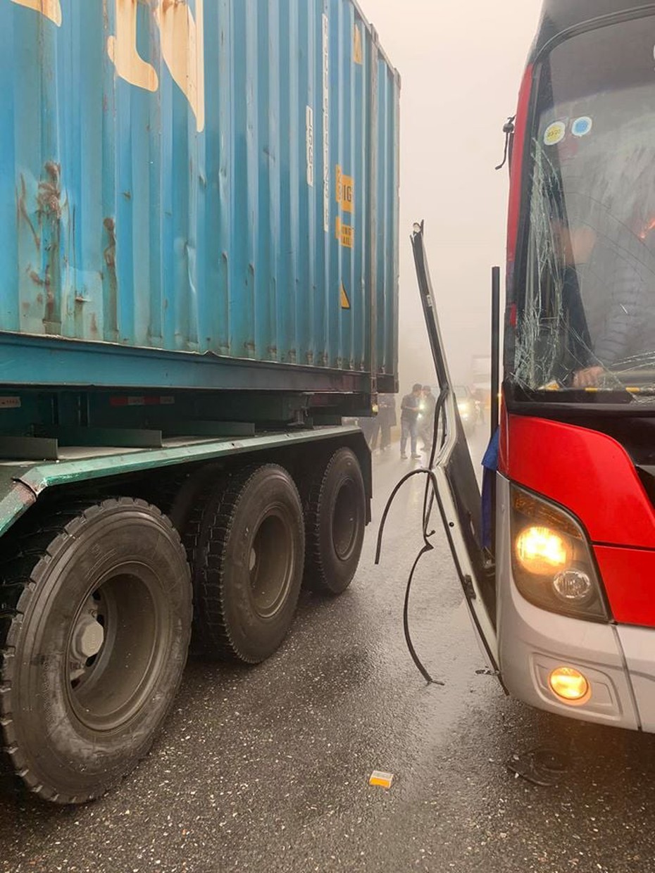 Xe container "xả thân" cứu xe khách mất phanh khi đổ đèo hay chỉ là tai nạn?