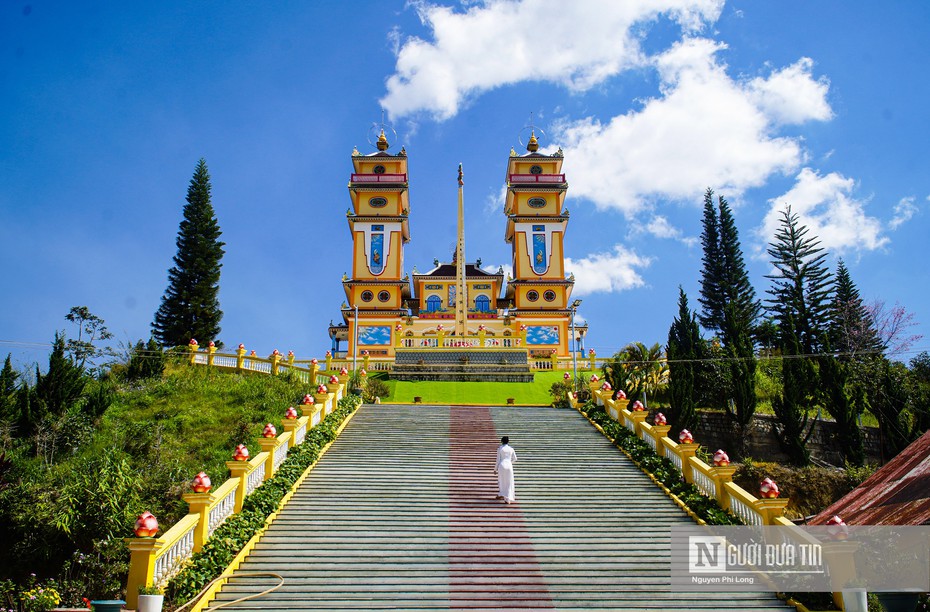 Khám phá vẻ đẹp của Thánh thất Cao Đài trên cao nguyên Lâm Viên