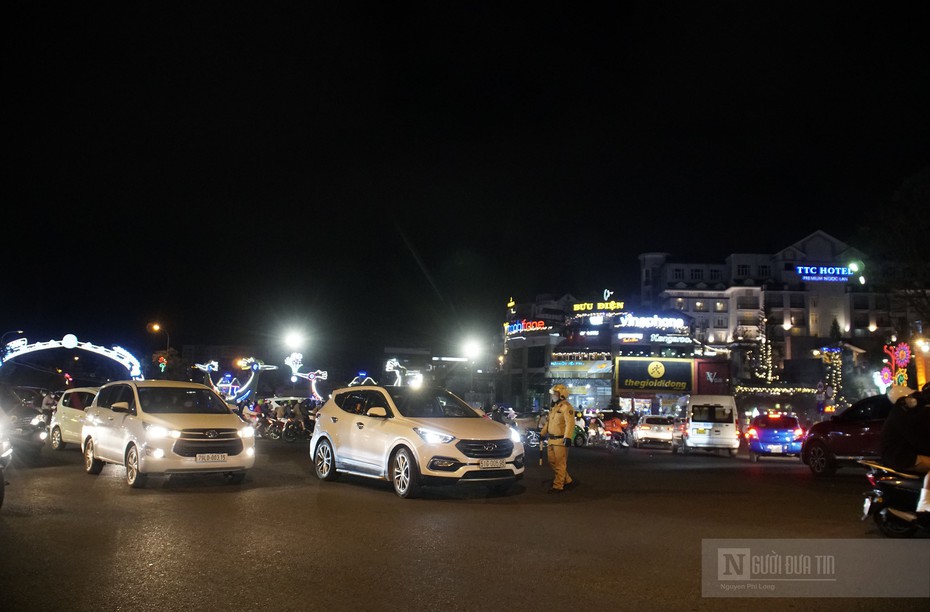 Lâm Đồng: Du khách nườm nượp đổ về Tp.Đà Lạt dịp Tết Nguyên Đán 2022