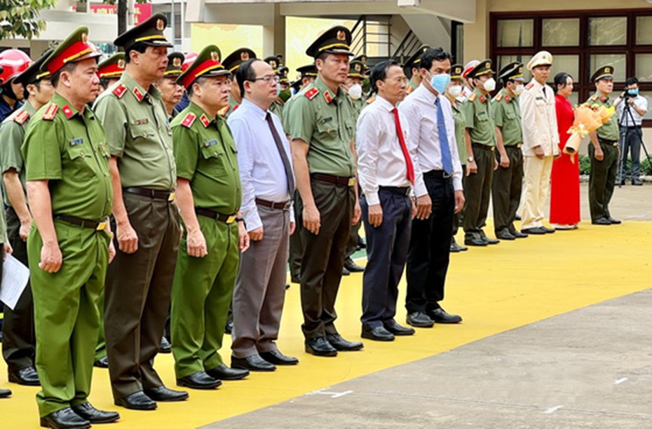 Trao Huân chương Dũng cảm cho Đại úy Thái Ngô Hiếu