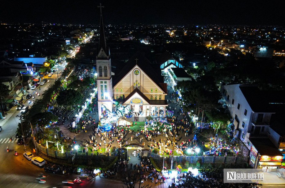 Nhộn nhịp Giáng sinh cùng thời điểm Festival Hoa Đà Lạt