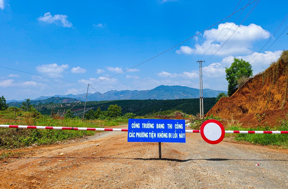 Cấm các phương tiện lưu thông vào đường tránh phía Nam Bảo Lộc sau nhiều năm thi công