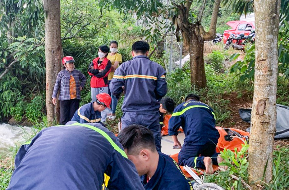 Lâm Đồng: Rủ nhau xuống hồ tắm, 1 học sinh đuối nước tử vong