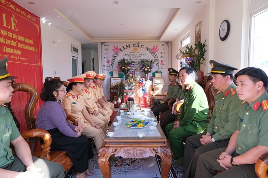 Lâm Đồng: Tuyển dụng con gái và em trai liệt sĩ vào lực lượng công an