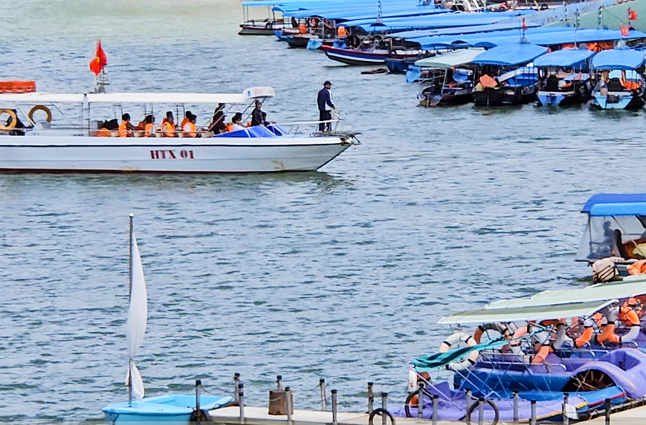 Bất chấp chỉ đạo của UBND tỉnh Lâm Đồng, du thuyền vẫn hoạt động trên hồ Tuyền Lâm