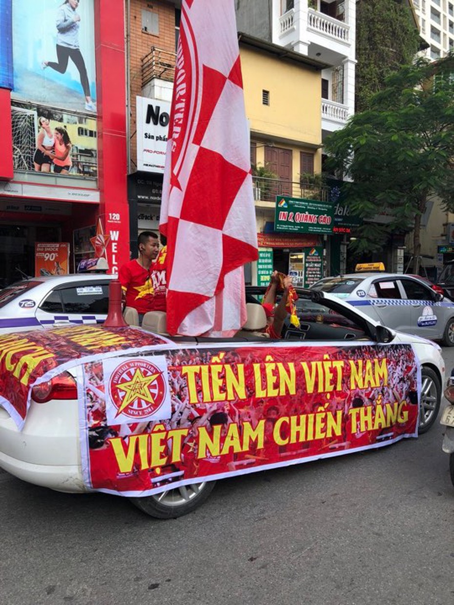 Trước giờ G trận bán kết Việt Nam - Philippines: Cổ động viên đổ về Mỹ Đình tiếp lửa