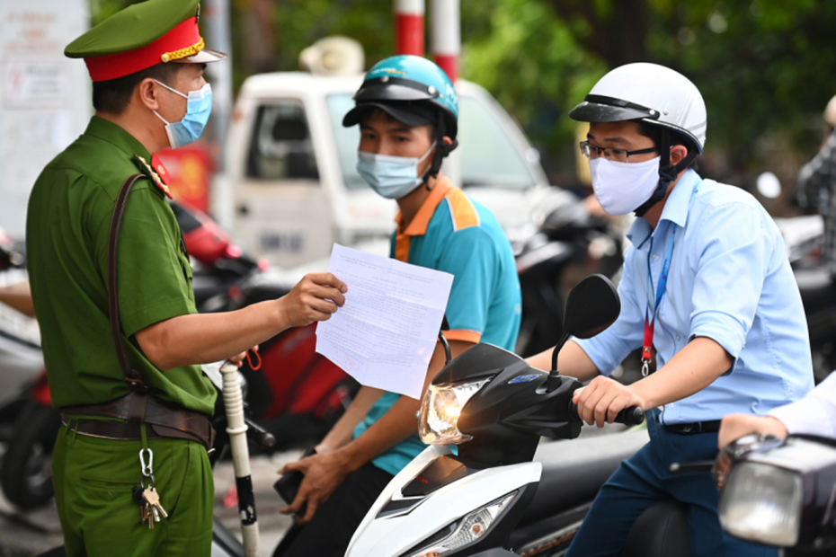 Hà Nội: Thay đổi quy trình cấp giấy đi đường, thẻ đi mua hàng thiết yếu