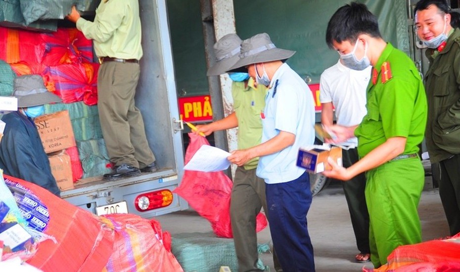 Tây Ninh: Tiêu hủy gần 600.000 gói thuốc lá giả nhập lậu