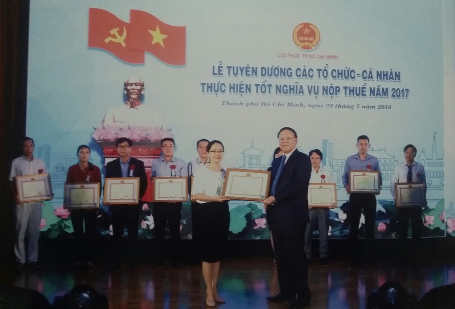 Tuyên dương tổ chức, cá nhân hoàn thành nghĩa vụ thuế năm 2017