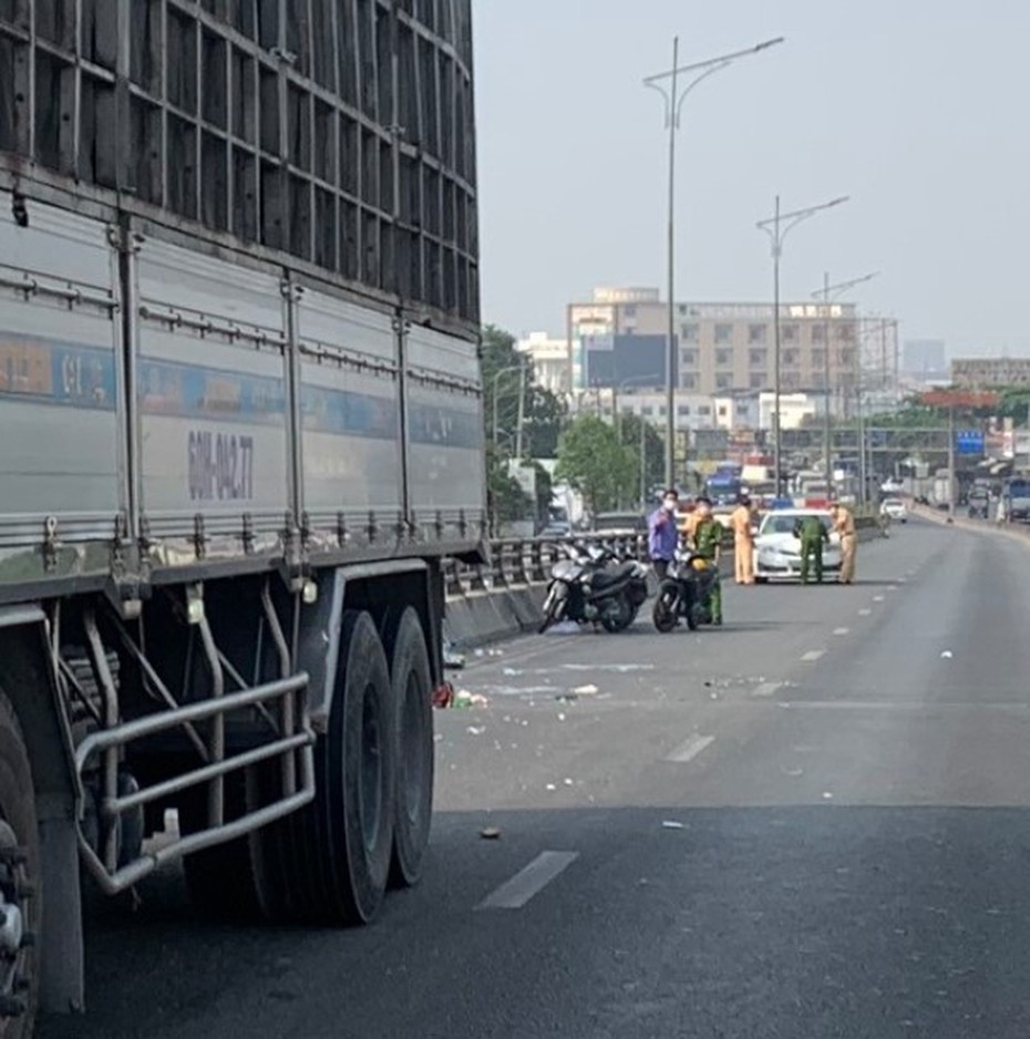 Đồng Nai: Tai nạn nghiêm trọng trên cầu vượt Amata, 2 người tử vong