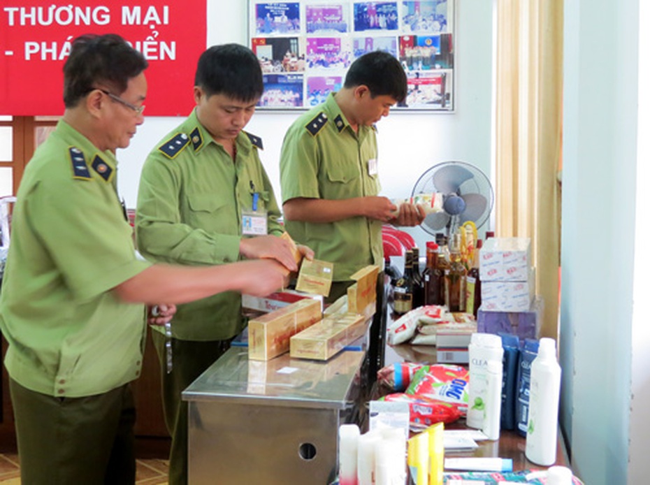 Quản lý thị trường 1 tuần giáp Tết Nguyên đán thu gần 4.800 lọ dầu xoa bóp: Điển hình lạ!