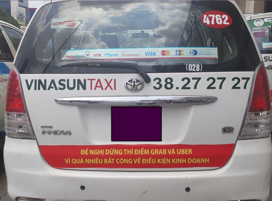 Những thông điệp gay gắt taxi Vinasun gửi tới "đối thủ" Uber, Grab