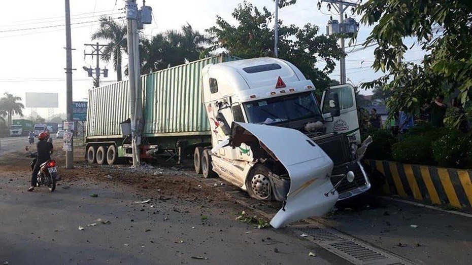 Hé lộ nguyên nhân ban đầu vụ xe container tông ô tô con khiến 5 người tử vong ở Tây Ninh