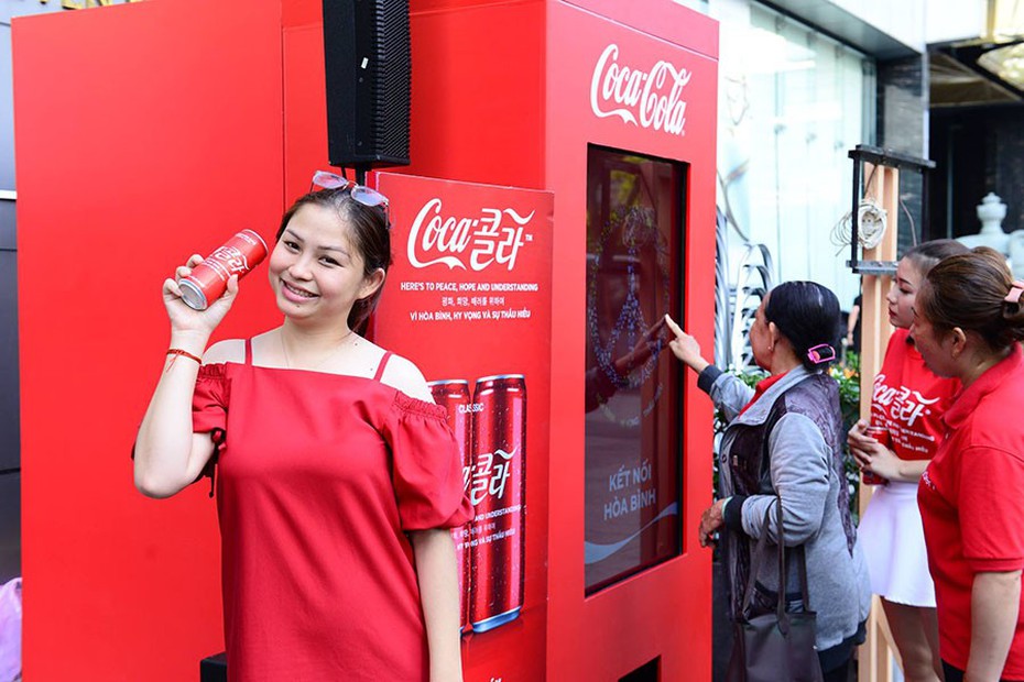 Cấm quảng cáo Coca-Cola vì thuần phong mỹ tục: Chuyên gia quản lý văn hóa phản bác