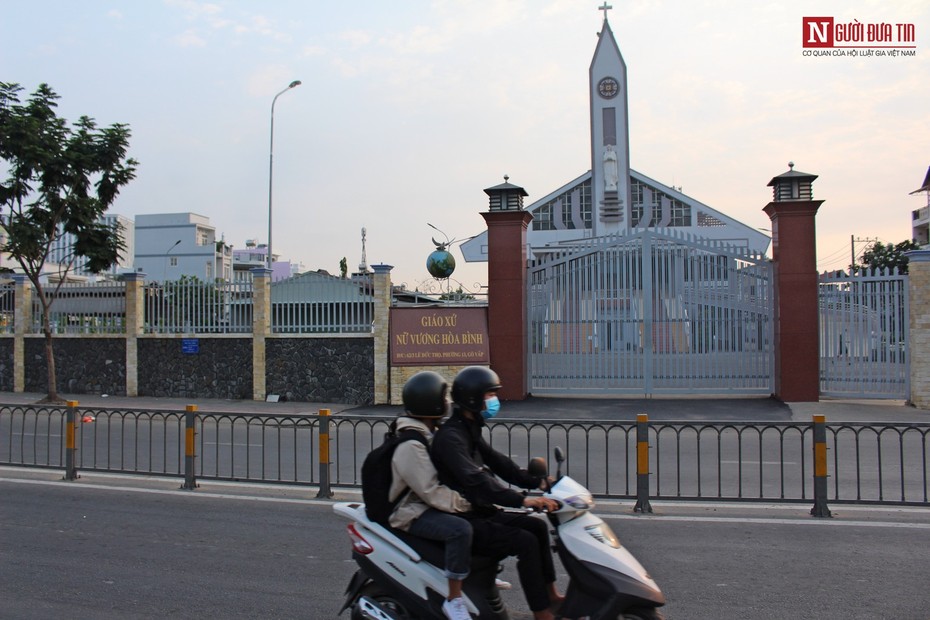 Hàng loạt nhà thờ, giáo xứ vắng tanh vào sáng Chủ nhật