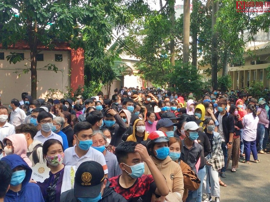 Đảm bảo an ninh trật tự khi hàng nghìn người đến viếng danh hài Chí Tài